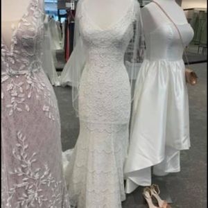 Brand new never worn or altered David’s Bridal vintage lace ivory wedding dress